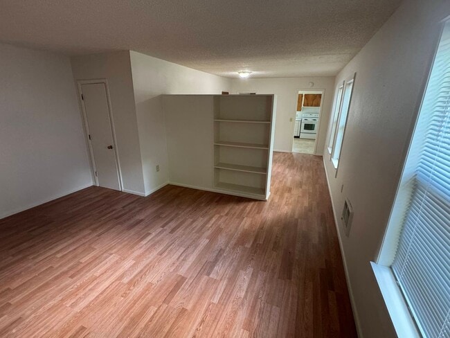 Building Photo - Studio Duplex in Downtown Eugene