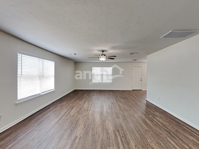 Building Photo - 4407 Crossvine Ave
