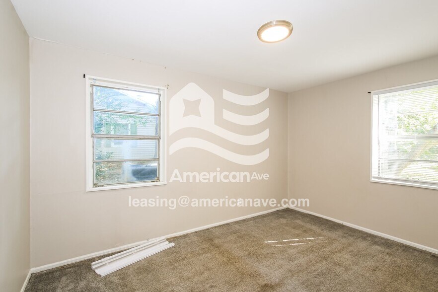 Building Photo - 1126 Alfred St NE