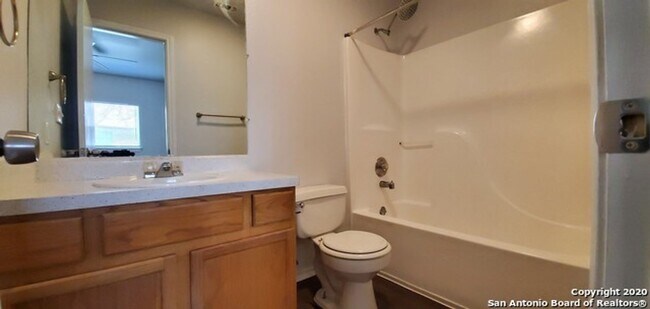 Building Photo - 2-Bed Apartment in the Heart of Universal City