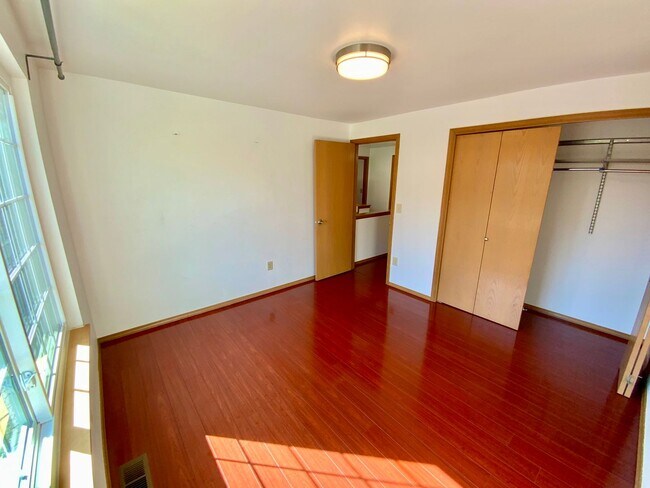 Building Photo - Stunning 4 Bedroom/2.5 bath- Move-In Ready Home with Private Backyard