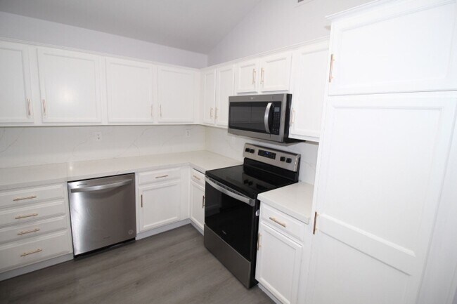 Building Photo - 2232 Golden Ave