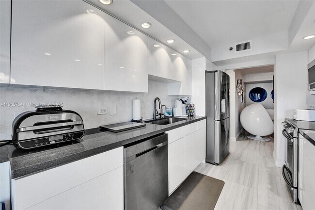 Building Photo - 1201 S Ocean Dr