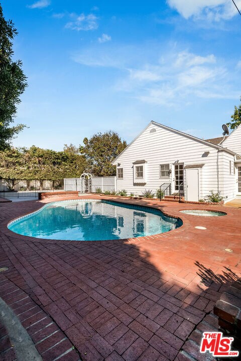 Building Photo - 4649 Sancola Ave