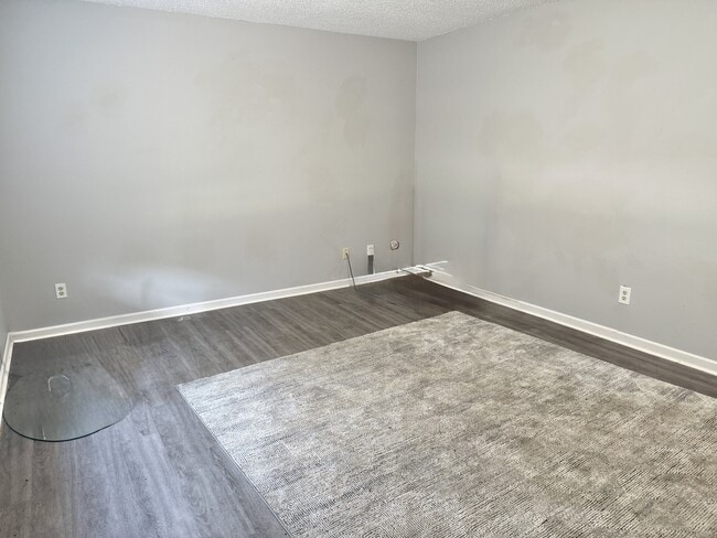 Building Photo - 116 Manor Cir
