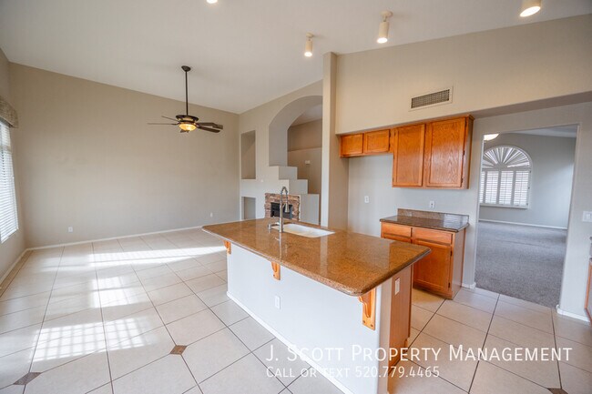 Building Photo - 7417 W Candelaria Dr