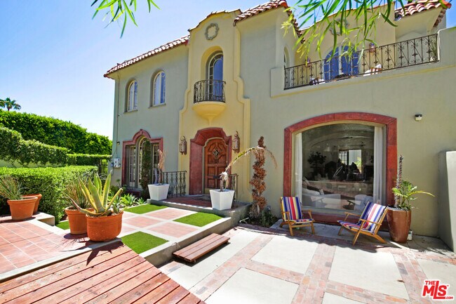 Building Photo - 6538 Cahuenga Terrace