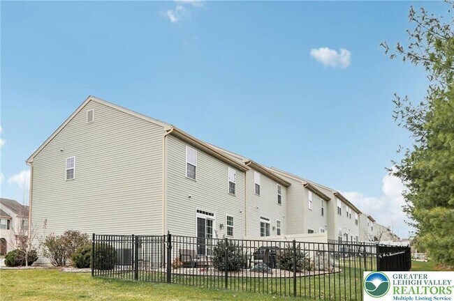 Building Photo - 270 Milkweed Dr