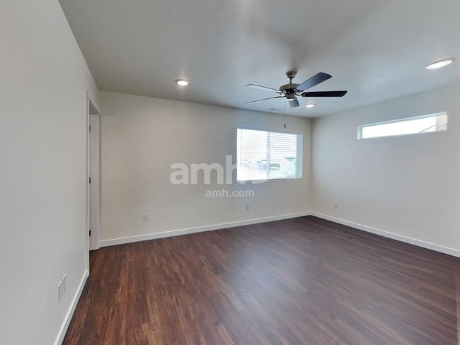 Building Photo - 9413 W Shumard St