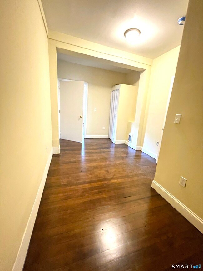 Building Photo - 1015 W Main St