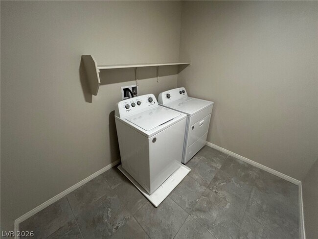 Building Photo - 7526 Pink Mimosa Ave