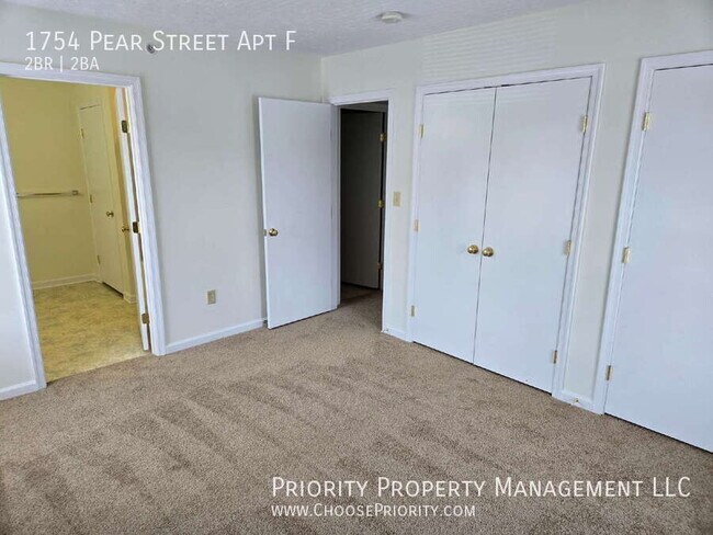 Building Photo - 1754 Pear St