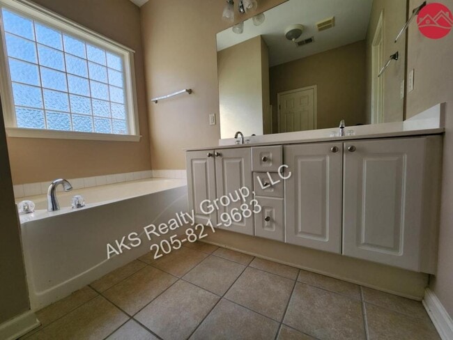 Building Photo - 2045 Forest Lakes Ln