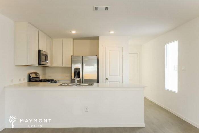 Building Photo - 747 Meadow Dr