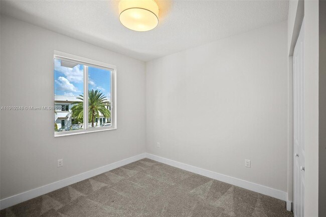 Building Photo - 10270 NW 66th St