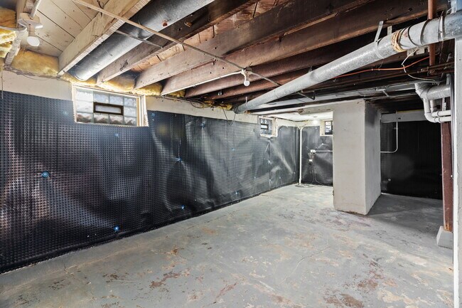 Building Photo - 1715 N Upton Ave
