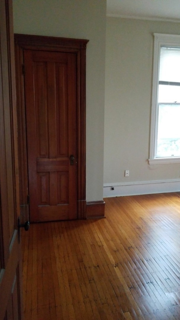 Building Photo - Beautiful 5 Bedroom 2 Bathroom Home in South Minneapolis!