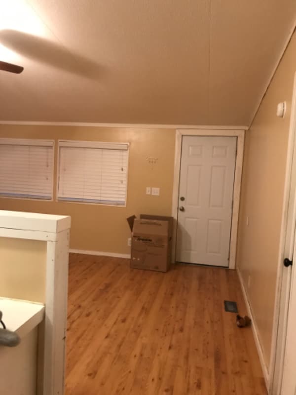 Building Photo - 715 Center St E