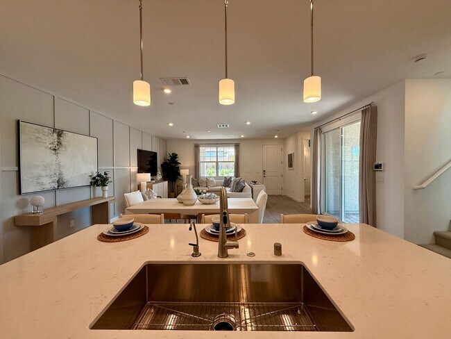 Building Photo - FULLY FURNISHED 3 BED 2.5 BATH 2 CAR GARAG...
