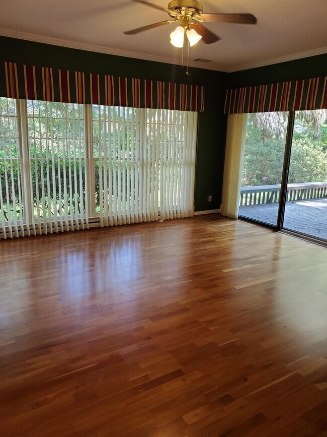 Building Photo - **AVAILABLE IN JUNE ** Landings Executive 3 Bedroom home
