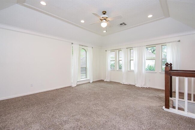 Building Photo - 807 Herdsman Dr