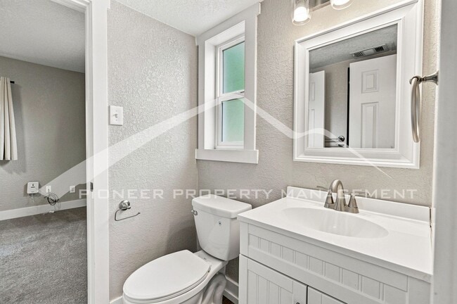 Building Photo - 1235 Scranton St