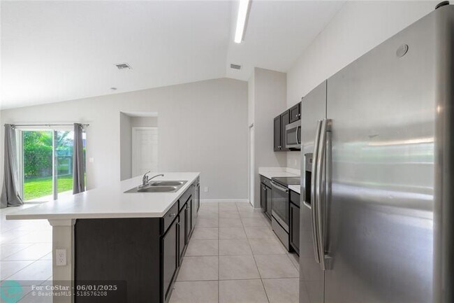 Building Photo - 1292 SW Lawndale Ave