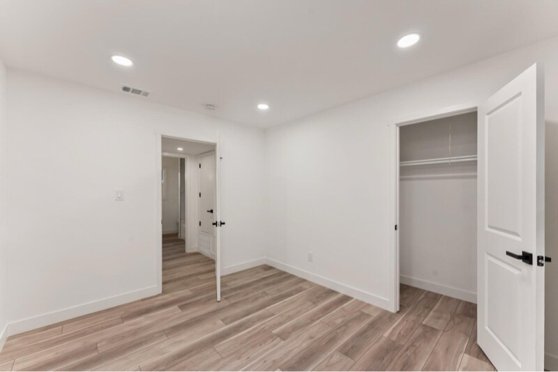 Building Photo - 5370 Moddison Ave