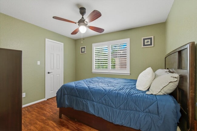 Building Photo - 4704 Broadmoor Dr
