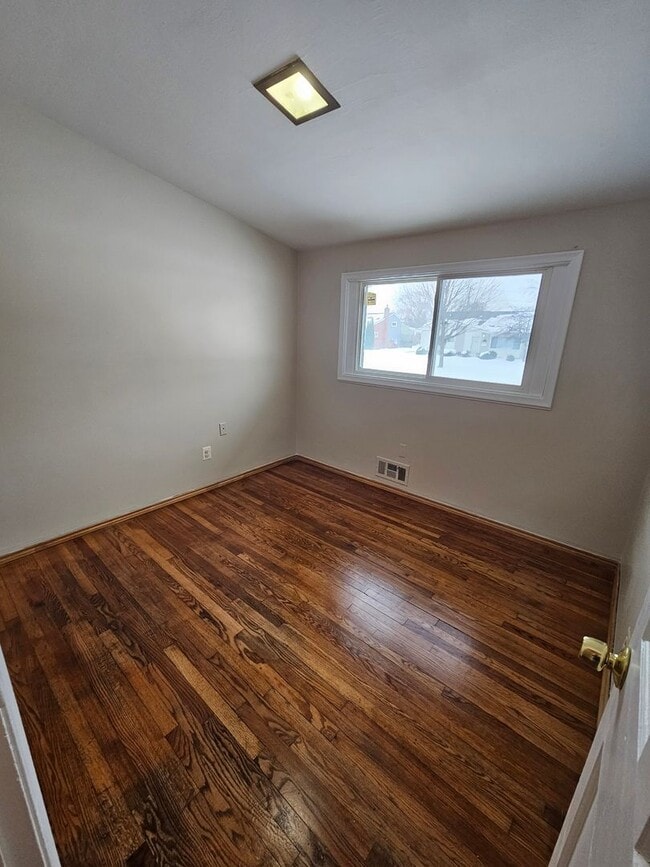 Building Photo - Updated Brick Ranch