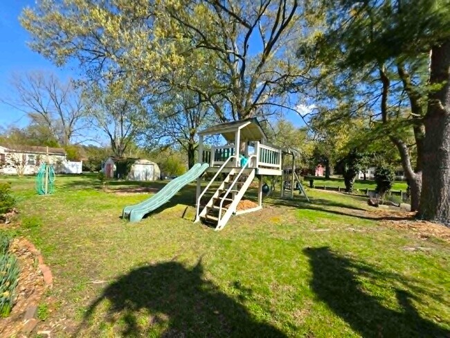 Building Photo - 104 Lee Dr