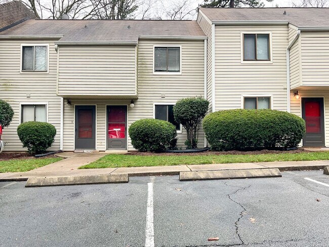 Building Photo - COMING SOON! Charming 2-Bed, 1.5-Bath Retr...