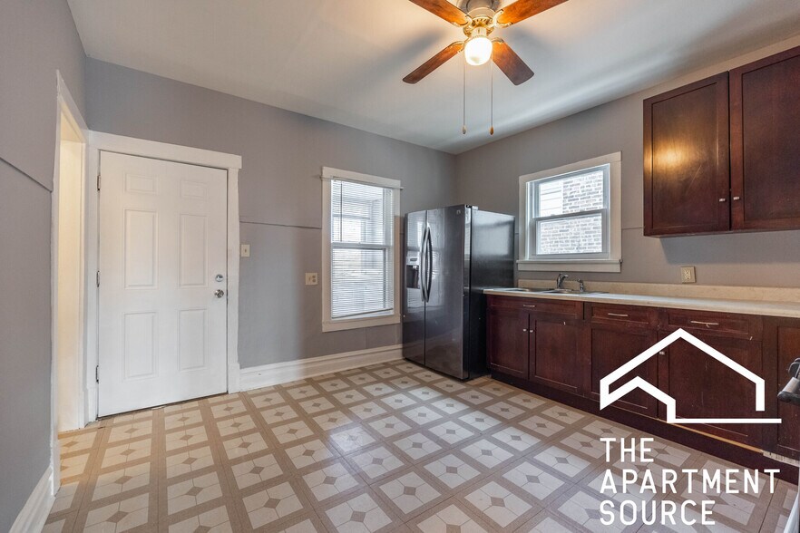 Building Photo - 5128 W Henderson St