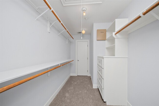 Building Photo - 2710 Hullsmith Dr