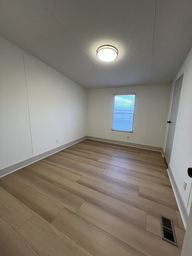 Building Photo - 1609 Walden Rd