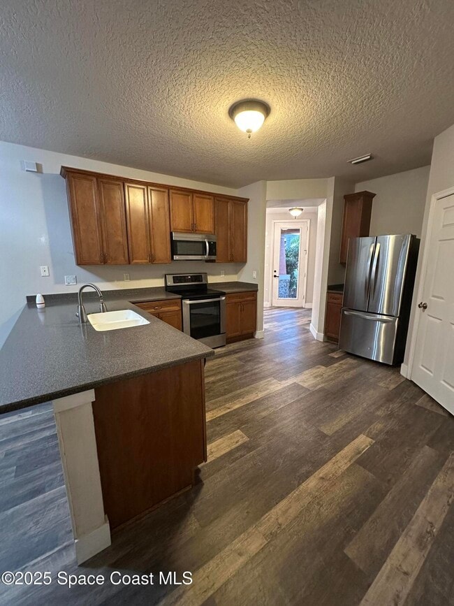 Building Photo - 2823 Glenridge Cir