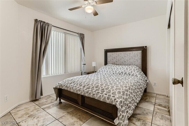 Building Photo - 3038 Tarpon Dr