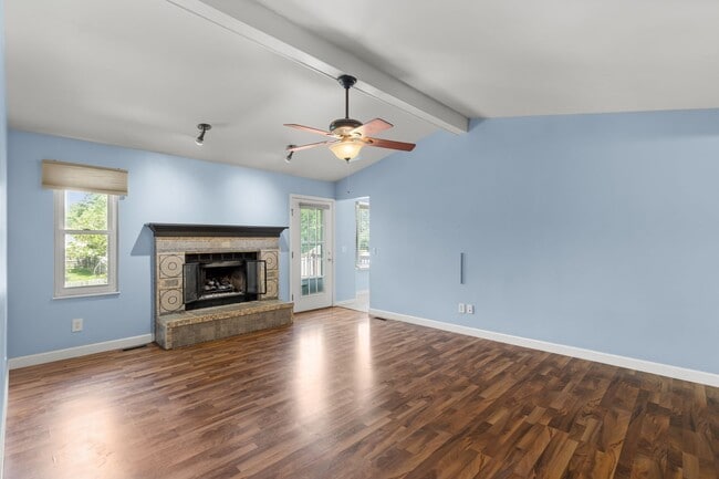 Building Photo - 1620 Dahlia Ct