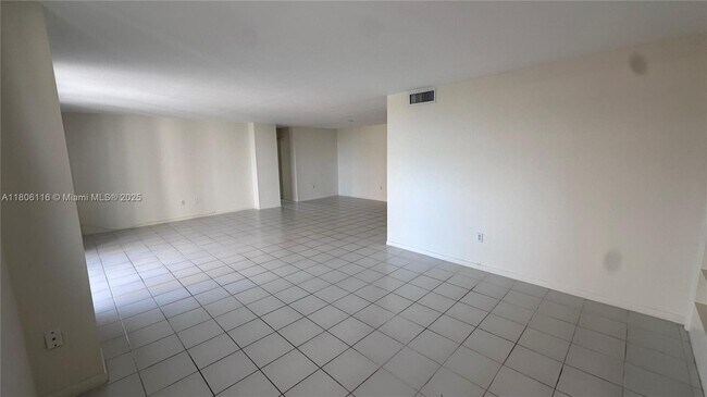 Building Photo - 625 Biltmore Way