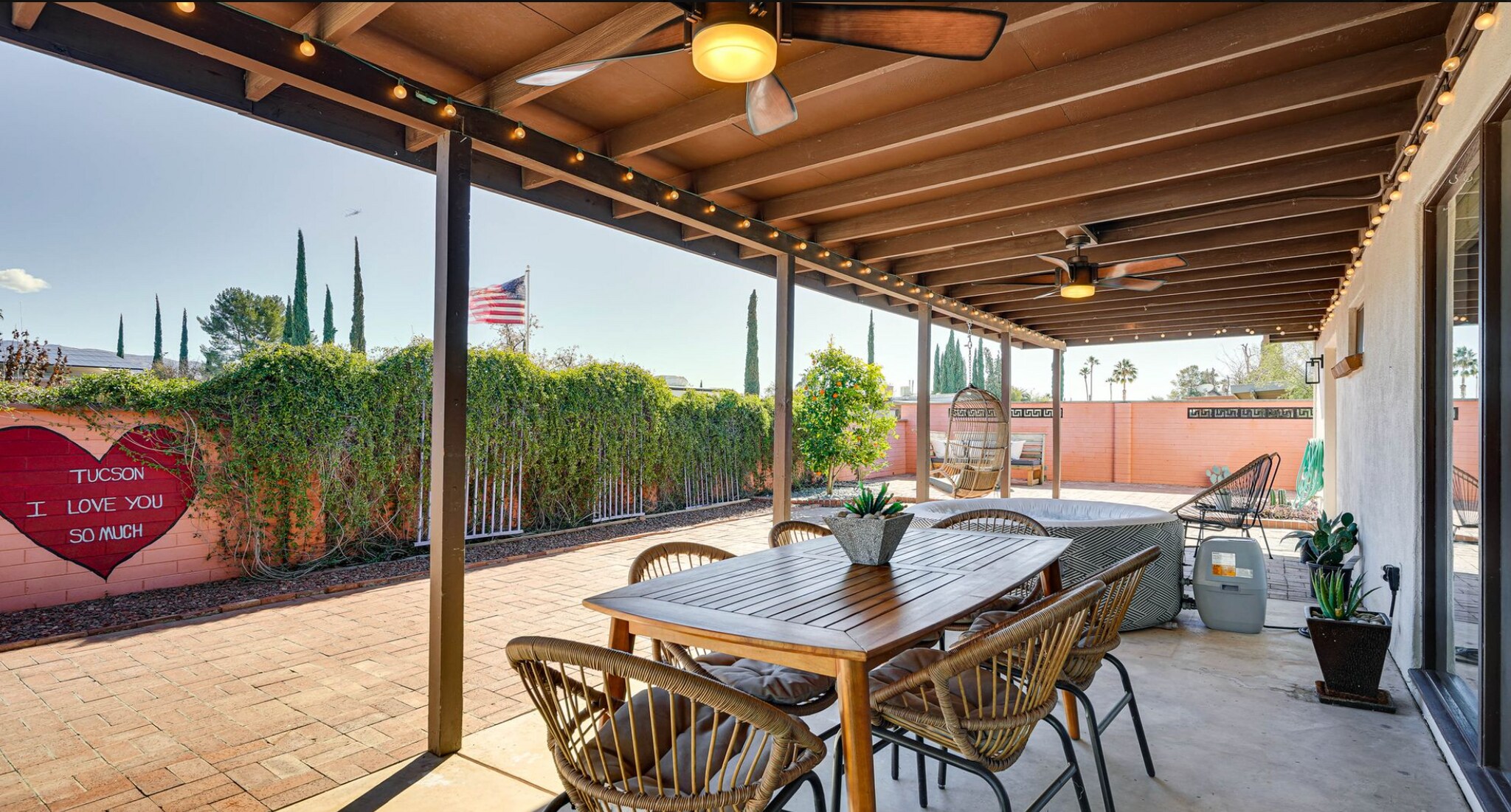 Patio Dining - 2217 S Oak Park Dr