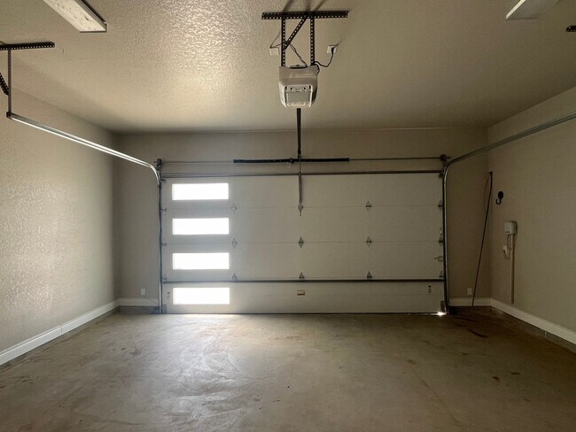 Building Photo - 4815 Viewcrest Rd