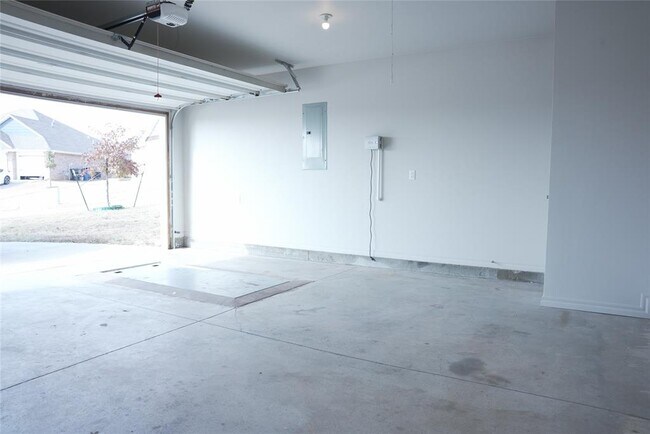 Building Photo - 5216 Bing Cir
