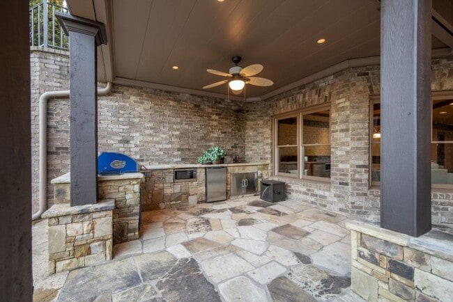 Building Photo - 2170 Heathermoor Hill Dr NE