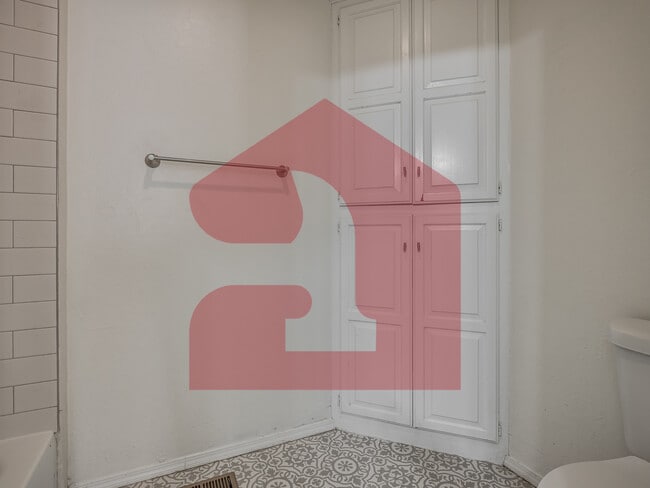 Building Photo - 2708 Silvertree Dr