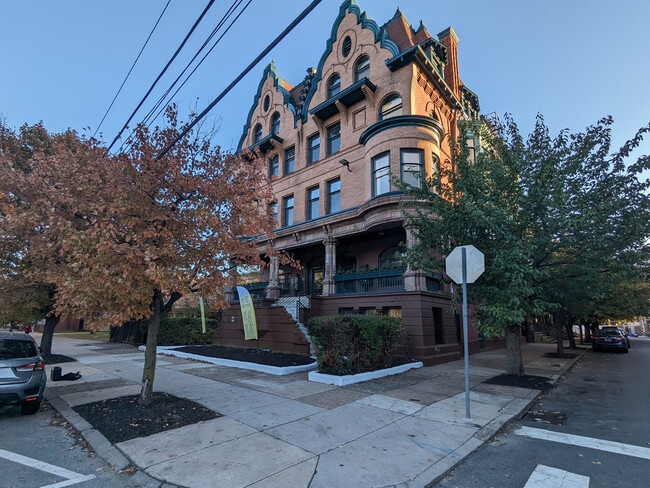 Building Photo - 4126 Parkside Ave