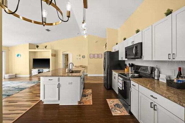 Building Photo - 3 Ryecroft Ln