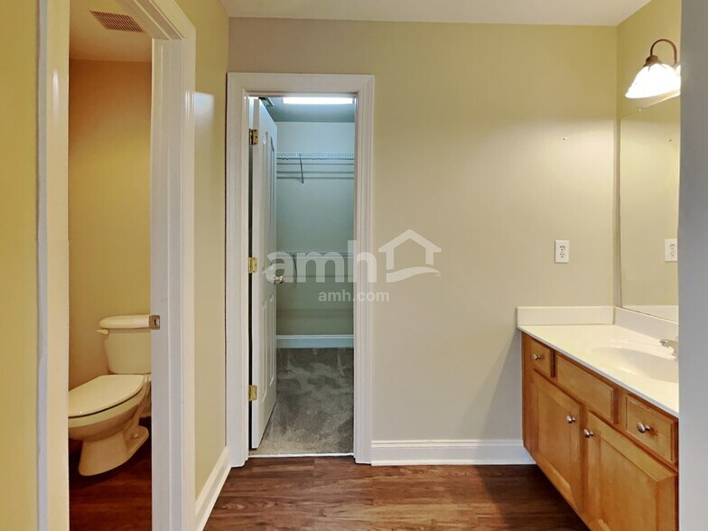 Building Photo - 15701 Seafield Ln