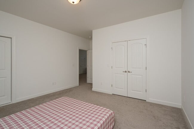 Building Photo - **LIKE NEW EXECUTIVE HOME IN A CUL-DE-SAC ...