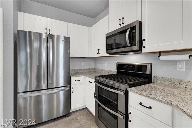 Building Photo - 7481 Moonglade St
