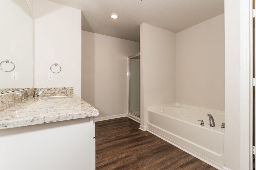 Building Photo - 3302 Bridgewood Dr